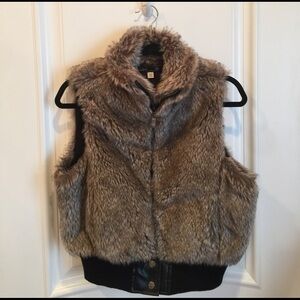 Faux fur crop vest juniors size XL